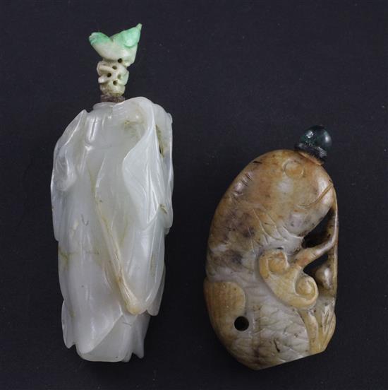 Two Chinese jade snuff bottles, 18th / 19th century, 5.1cm